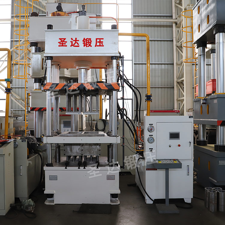 100噸珍珠巖板成型液壓機(jī)車間實物